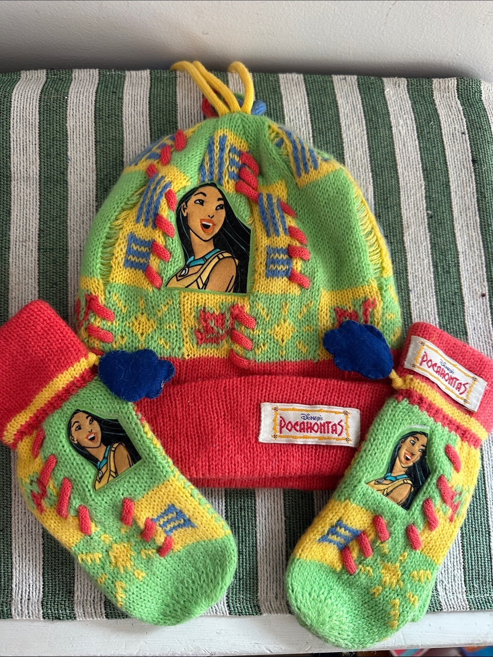 Disney vintage 90’s Pocahontas Green, Red & Yellow Knit Hat and Mittens Set